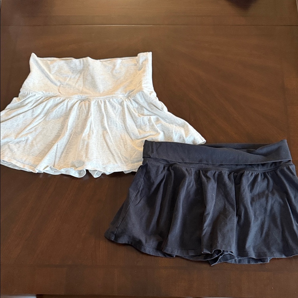 Aeropostale Women's Pleated Skorts in Black and Light Gray